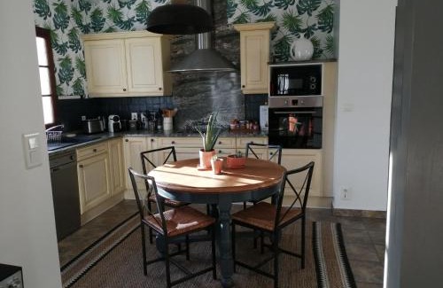 Josse House | Discover Maison Landaise: Pet-Friendly Oasis with Pool