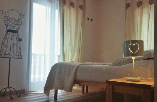 Le Champ Bed & Breakfast | Cozy Maison Le Champ B&B: Pet & Child Friendly Retreat
