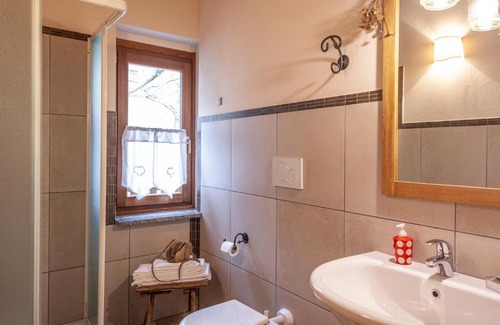 Le Champ Bed & Breakfast | Cozy Maison Le Champ B&B: Pet & Child Friendly Retreat