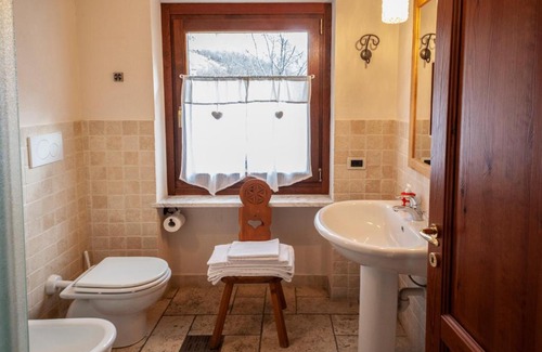 Le Champ Bed & Breakfast | Cozy Maison Le Champ B&B: Pet & Child Friendly Retreat