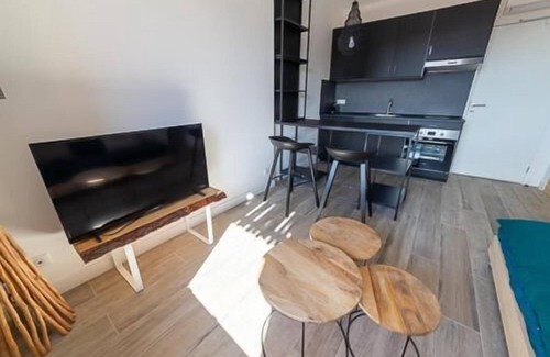 Argeles-sur-Mer House | Elegant Maison Le S: Top-Rated Stay with Pool & Dining