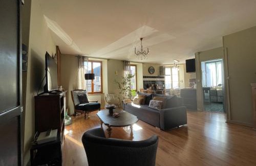 Sancerre House | Discover Maison Les Fossiles: Family-Friendly Retreat