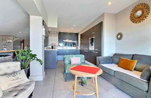 Morbihan Apartment | Coastal Retreat: Maison "les pieds dans le sable" Vue mer