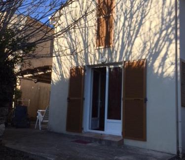 Farinole House | Oceanfront Retreat: Maison Les Pieds dans l'eau Awaits You