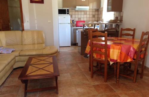 Farinole House | Oceanfront Retreat: Maison Les Pieds dans l'eau Awaits You