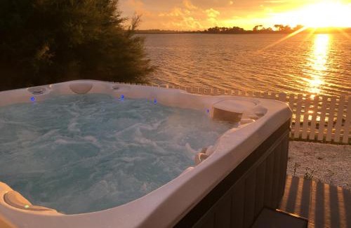 Roscoff House | Beautiful MAISON LES PIEDS DANS L EAU: Oceanfront Oasis