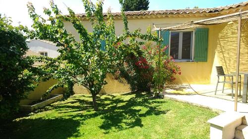 Vedene House | Experience Oceanfront Bliss at Maison les Pins Hotel
