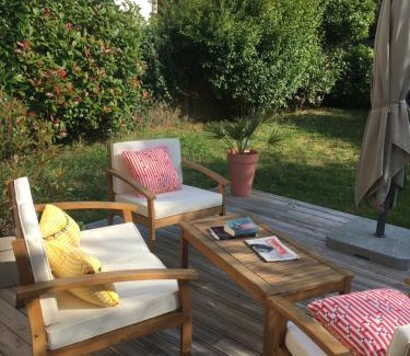 Sene Villa | Inviting Maison Lumineuse: Beachfront Getaway Awaits