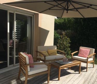 Sene Villa | Inviting Maison Lumineuse: Beachfront Getaway Awaits