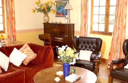 Carlucet House | Bright Maison in Carlucet with Shared Pool & Family Friendly