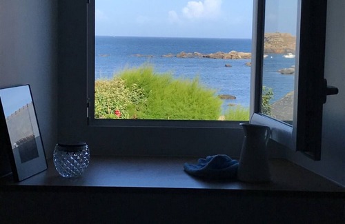 Saint-Mathieu House | Seaside Retreat: Maison Lumineuse with Family-Friendly Amenities