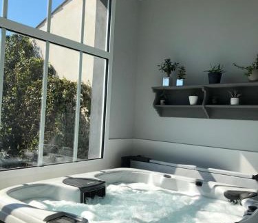 Lagord Bed & Breakfast | Relax at Maison M: Private Room with Pool & Hot Tub