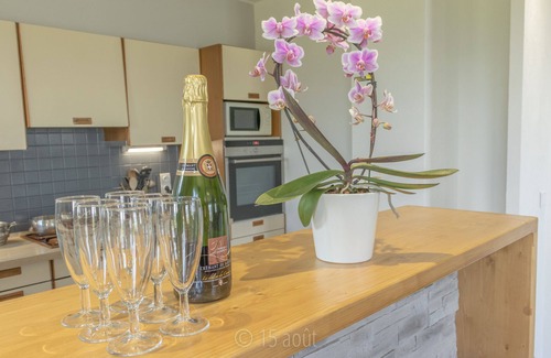 Apremont House | Maison Mado: Scenic Gîte with Pool and Mountain Views