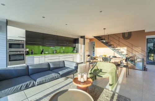Venasque Villa | Experience MAISON MARC: Villa with Heated Pool & Concierge