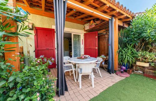 Le Barcares House | Picturesque Marina: Oceanfront Retreat for Everyone