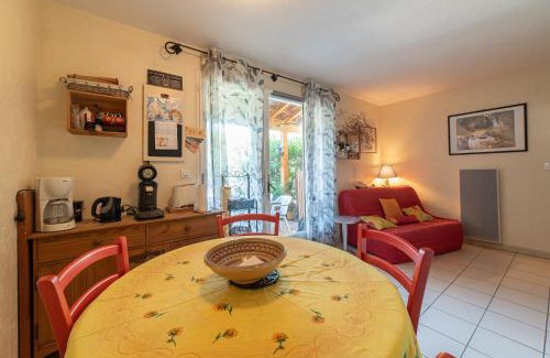 Le Barcares House | Picturesque Marina: Oceanfront Retreat for Everyone