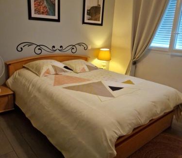 Saint-Maurice-sur-Fessard House | Pet-Friendly Maison Meublée de la Varenne - Guest Rated 9/10