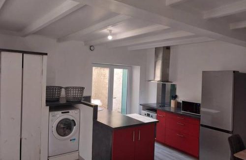 Fontenay-le-Comte House | Cozy Maison Meublée: 2 Bedrooms with Courtyard Bliss