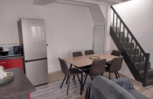 Fontenay-le-Comte House | Cozy Maison Meublée: 2 Bedrooms with Courtyard Bliss