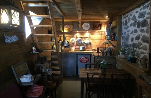 Mont-Dore House | Maison Mont-Dore: Family-Friendly Retreat with Great Reviews