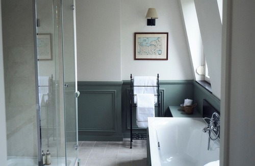 Beaumont-en-Auge Hotel | Discover Maison Mouche: 4-Star Spa Retreat with Breakfast