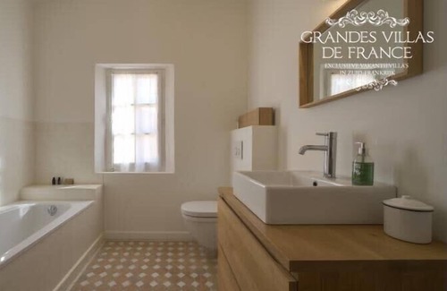 Maussane-les-Alpilles Villa | Maison Noble: Family-Friendly Retreat with Private Pool