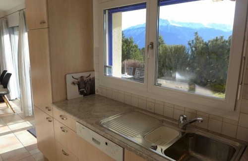 Randogne House | Experience Maison N°35: Pet Friendly & Lake View Retreat