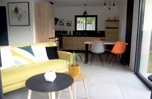 Soubise House | Tranquil Maison Neuve with Ocean View & Relaxing Spa
