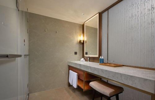 Tongxiang Hotel | Explore Maison New Century Tongxiang: Family-Friendly Stay