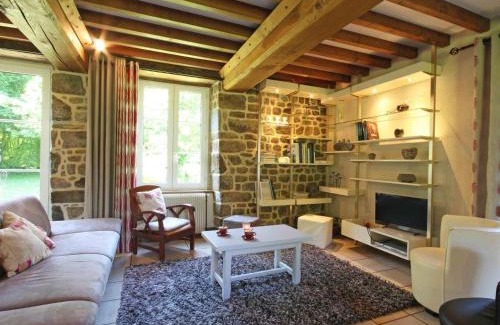 Les Monts-d'Andaine House | Maison Normande: Family-Friendly Retreat with Garden Activities