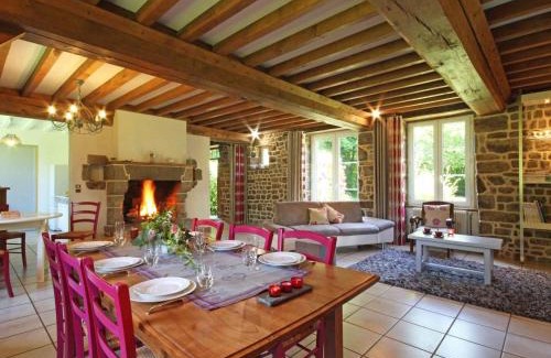 Les Monts-d'Andaine House | Maison Normande: Family-Friendly Retreat with Garden Activities