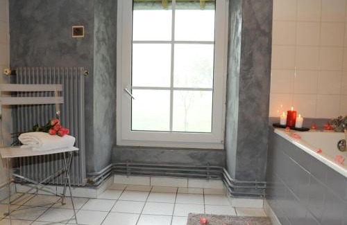 Les Monts-d'Andaine House | Maison Normande: Family-Friendly Retreat with Garden Activities
