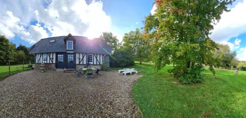 Freneuse-sur-Risle Bed & Breakfast | Pet-Friendly Maison Normande with Top Reviews and Family Appeal