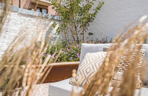 Nieuwpoort House | Maison Odett: Renovated Retreat with Ocean View & Kitchen