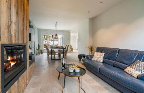Nieuwpoort House | Maison Odett: Renovated Retreat with Ocean View & Kitchen