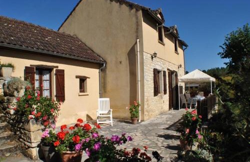 Saint-Aubin-de-Nabirat House | Family-Friendly Maison Périgourdine with Garden & WiFi
