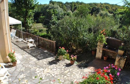 Saint-Aubin-de-Nabirat House | Family-Friendly Maison Périgourdine with Garden & WiFi