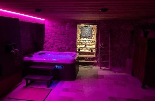 Perouges House | Relaxing Maison Pérouges Spa with Top-Rated Amenities