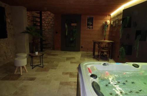 Perouges House | Relaxing Maison Pérouges Spa with Top-Rated Amenities