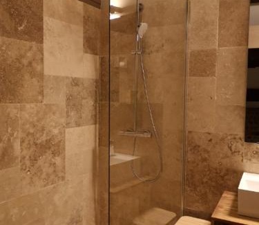 Perouges House | Relaxing Maison Pérouges Spa with Top-Rated Amenities