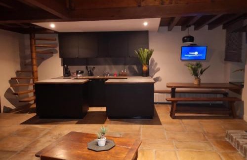 Perouges House | Relaxing Maison Pérouges Spa with Top-Rated Amenities