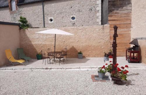 Cheverny House | Tranquil Maison with Garden in Cheverny Near Tintin Castle
