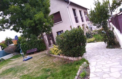 Tremblay-en-France House | Discover Family-Friendly Comfort at Maison Paradis