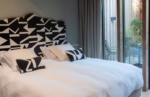 Le Bouscat Hotel | Gorgeous Maison Pavlov: 5-Star Stay with Ocean Views