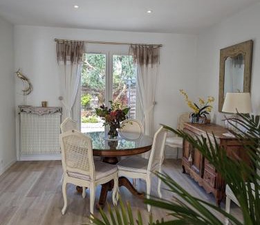 Athee-sur-Cher Bed & Breakfast | Oceanfront Maison Philirina with Pool & Family-Friendly Vibes