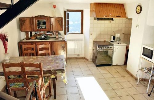 Mostuejouls House | Welcoming 2-Bedroom Maison in Mostuejouls for Families