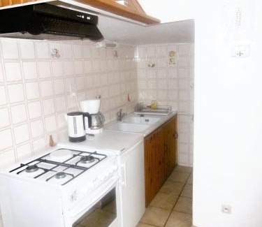 Mostuejouls House | Welcoming 2-Bedroom Maison in Mostuejouls for Families