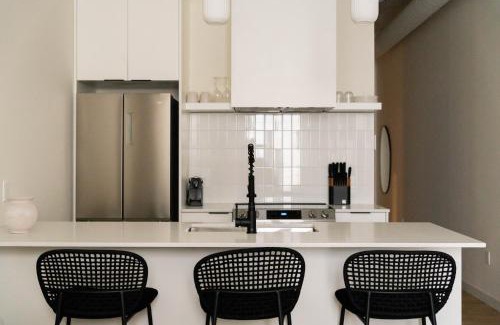 Old Montreal Apartment | Elegant Maison Place Jacques-Cartier: Pet-Friendly Retreat