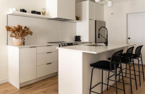 Old Montreal Apartment | Elegant Maison Place Jacques-Cartier: Pet-Friendly Retreat