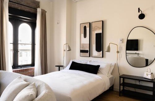 Old Montreal Apartment | Elegant Maison Place Jacques-Cartier: Pet-Friendly Retreat